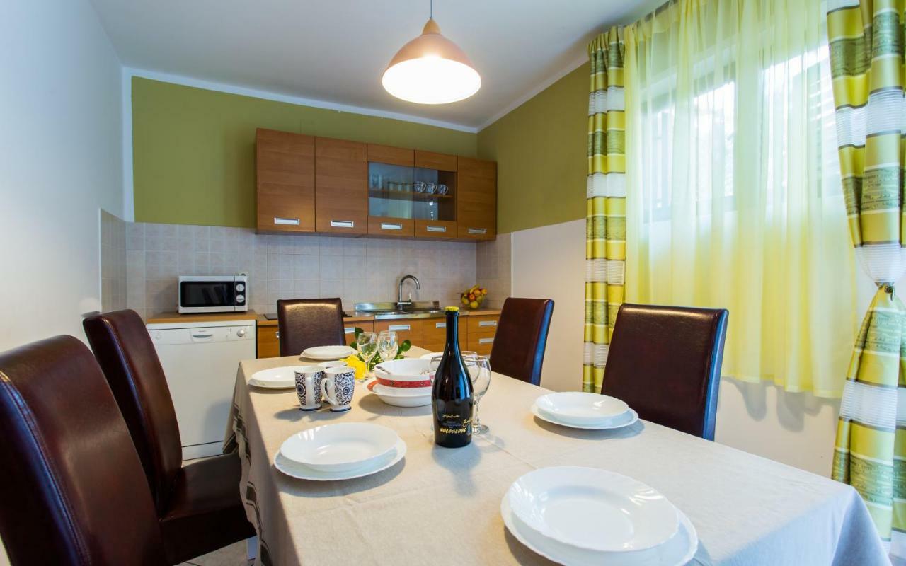 Apartments Luka 2 Башка Екстер'єр фото