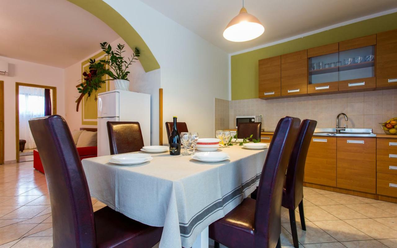 Apartments Luka 2 Башка Екстер'єр фото